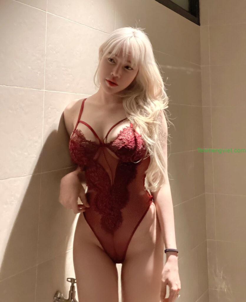 Đỏ mặt hot girl diện mốt hở chân ngực khoe body gợi cảm